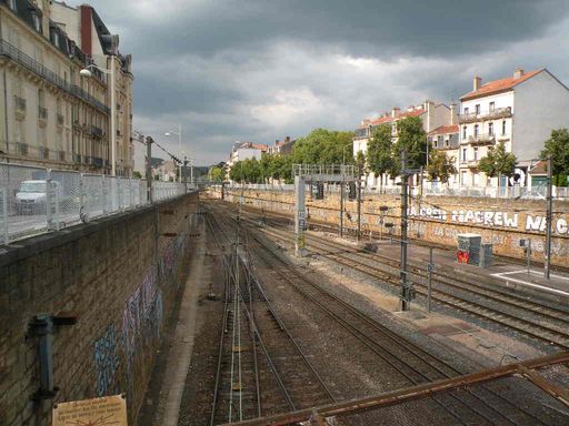  voies de chemin de fer avant la pluie